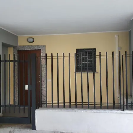 B E B House Apartment Busto Arsizio Exterior photo